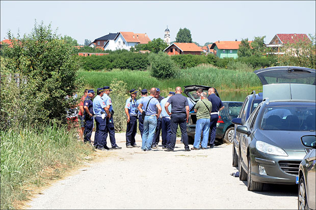 НЕСРЕЋА НАДОМАК БИЈЕЉИНЕ: Младићи колима упали у вештачко језеро и утоли се!